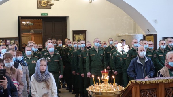 В День воинской славы России в Данииловском храме поселка Нахабино вручили воинский походный ковчег с мощами 45-й инженерной бригаде