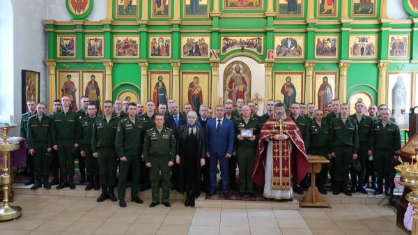 В День воинской славы России в Данииловском храме поселка Нахабино вручили воинский походный ковчег с мощами 45-й инженерной бригаде