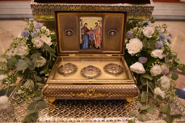 Молебны у ковчега с частью Пояса Божией Матери