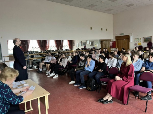Встреча со школьниками в Петрово-Дальневской средней школе