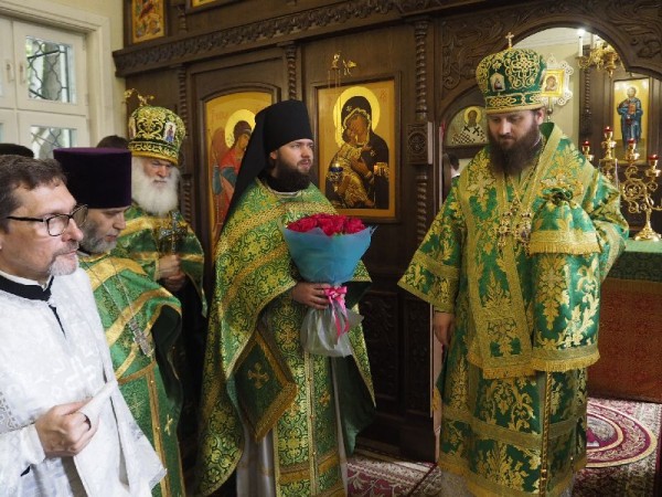 Архиерейское богослужение в Знаменском храме д. Марьино