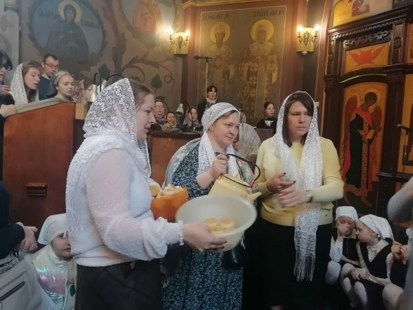 Участие хоров Детской церковной музыкальной школы г. Красногорска в Божественной литургии