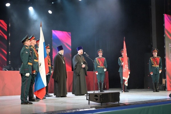 Церемония возложения венков в городском мемориальном комплексе Победы на Красной горке