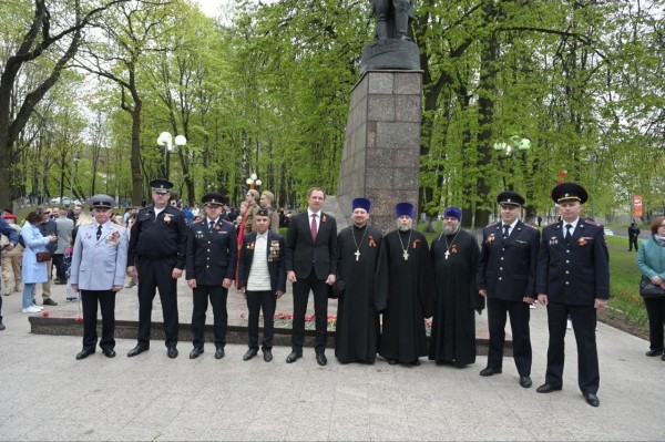 Церемония возложения венков в городском мемориальном комплексе Победы на Красной горке