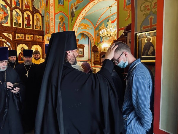 Архиерейское богослужение и освящение Почетного Знамени в ЦКВГ им. А. А. Вишневского