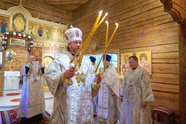 Великое освящение храма священномученика Петра Красногорского в с. Петрово-Дальнее