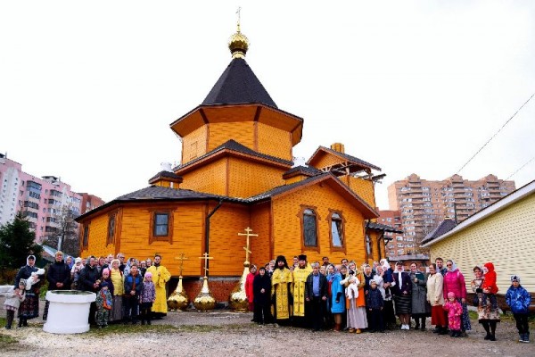 Освящение куполов и крестов в Покровском храме Нахабино