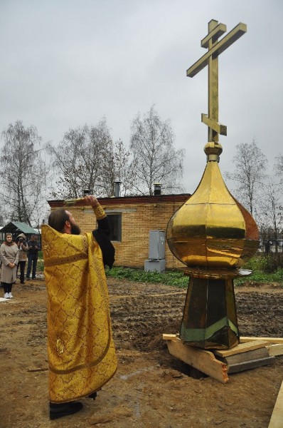 Освящение креста и главки в Степановском