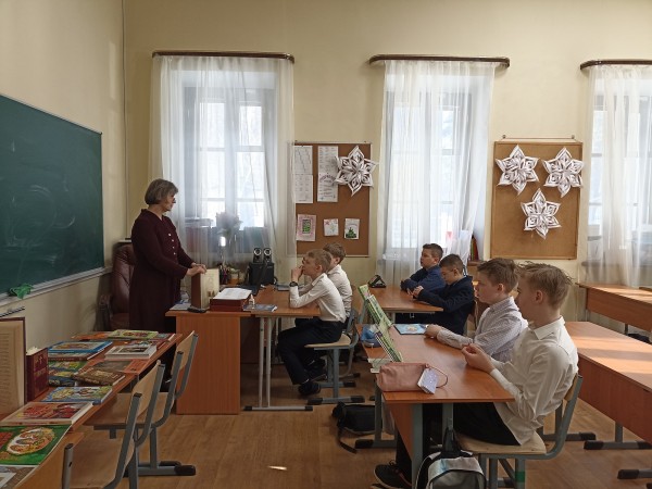 Выставка Православной книги в начальной школе НОЧУ «Свято-Георгиевская гимназия»