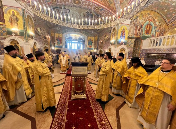 Архиерейское богослужение в Никольском кафедральном соборе г. Красногорска