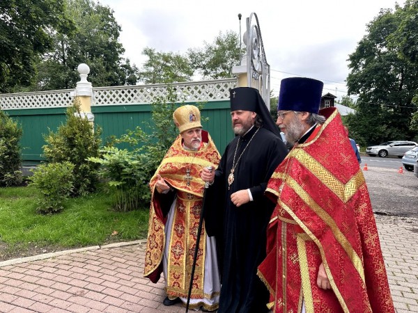 Праздничное архиерейское богослужение в Ильинском