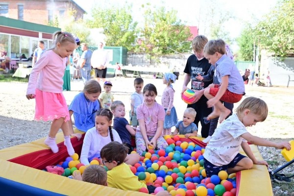 Уличный праздник на территории Никольского храма г. Красногорска