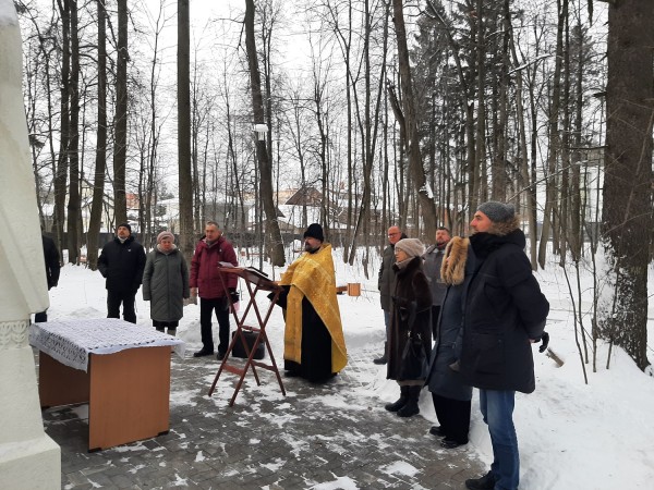 Молебен в часовне святителя Николая миниполиса «Восемь кленов»