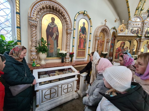 Молодежь Данииловского храма Нахабино посетила с экскурсией Патриаршее подворье в Переделкино и встретилась с молодежной группой Подворья