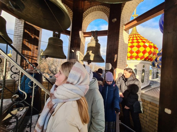 Молодежь Данииловского храма Нахабино посетила с экскурсией Патриаршее подворье в Переделкино и встретилась с молодежной группой Подворья