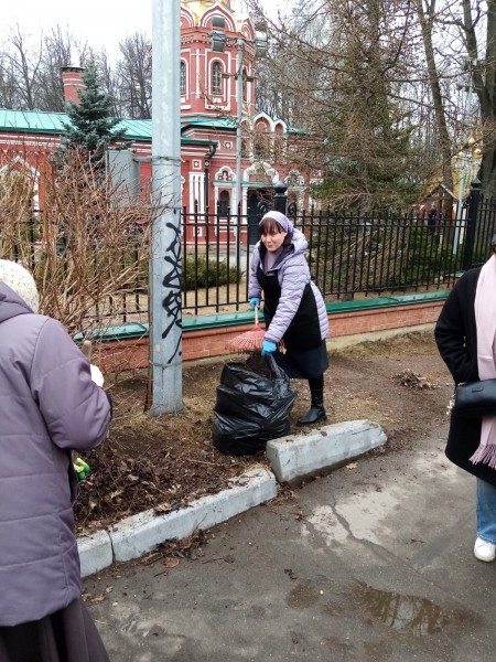 Субботник в Знаменском храме г. Красногорска