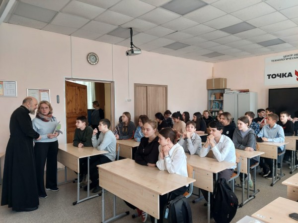Беседа в Николо-Урюпино со школьниками