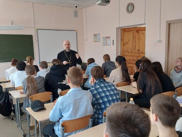 Беседа в Николо-Урюпино со школьниками