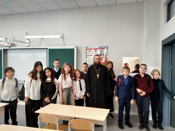 Посещение священником Образовательного центра «Отрада» в Красногорске