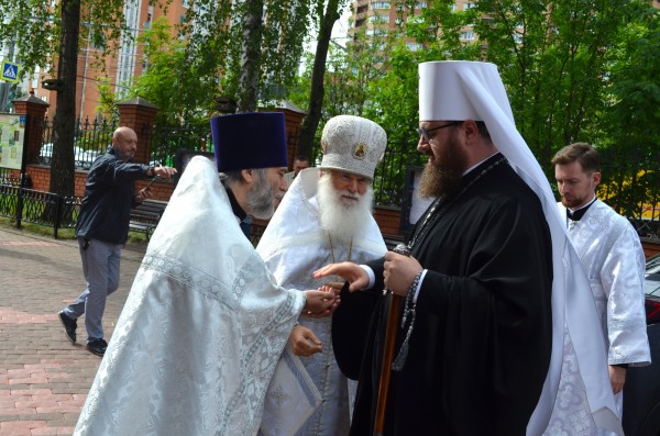 Архиерейское богослужение в Успенском храме Красногорска