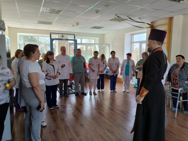 Поздравление пациентов Петрово-Дальневской больницы
