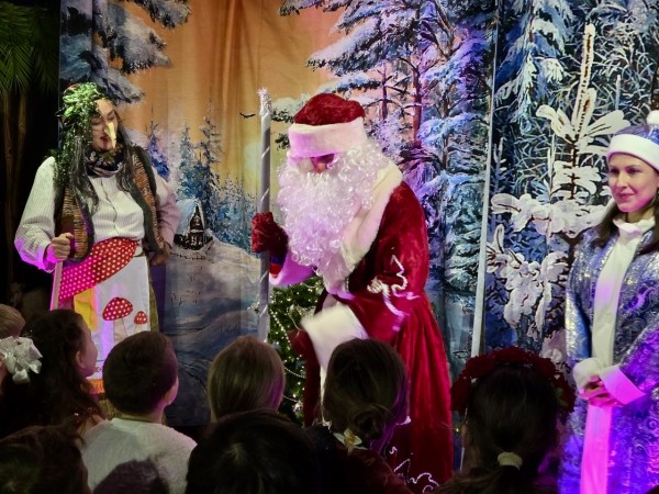 Рождественский спектакль воспитанников Воскресной школы храме святителя Иоанна Златоуста