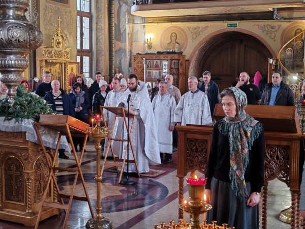 Молебны о вразумлении братий и сестер, имеющих намерение погубити младенца во чреве, в Красногорском благочинии