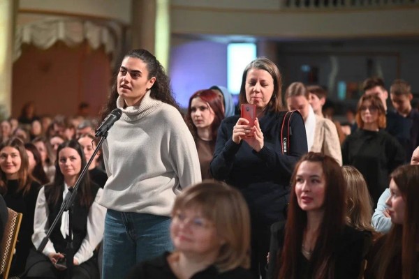 Иерей Павел Островский провел ряд встреч с молодежью в Тюмени