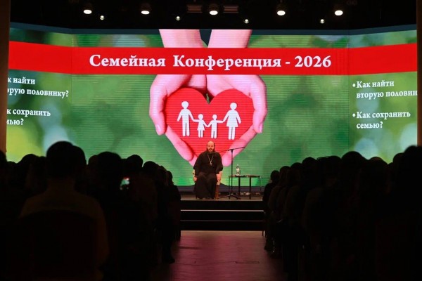 Иерей Павел Островский провел ряд встреч с молодежью в Тюмени