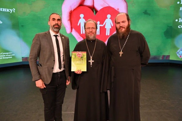 Иерей Павел Островский провел ряд встреч с молодежью в Тюмени