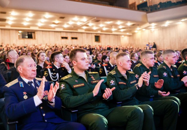 Благочинный поздравил Защитников Отечества в Красногорске