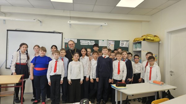 Беседы священника со школьниками в учебных заведениях Крвсногорского округа