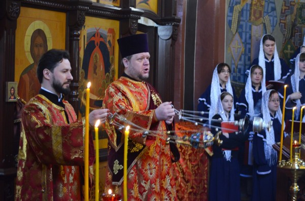 Архиерейское богослужение в Успенском храме Красногорска
