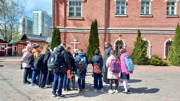 Учителя и ученики Лицея № 4 посетили Успенский храм г. Красногорска