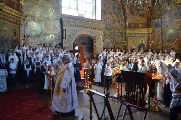 Выпускной акт ДЦМШ в Успенском храме г. Красногорска