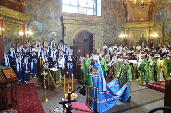 Архиерейское богослужение в Успенском храме Красногорска