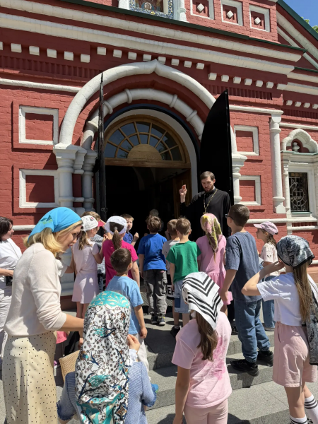 Дошкольники посетили с экскурсией Знаменский храм