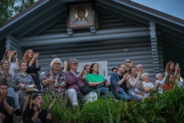 В Георгиевском храме пос. Нахабино прошел концерт Академического хора Подольской филармонии, посвященный Дню России