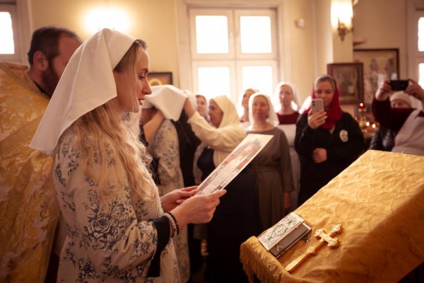 В Знаменском храме д. Марьино состоялось посвящение в сестры милосердия