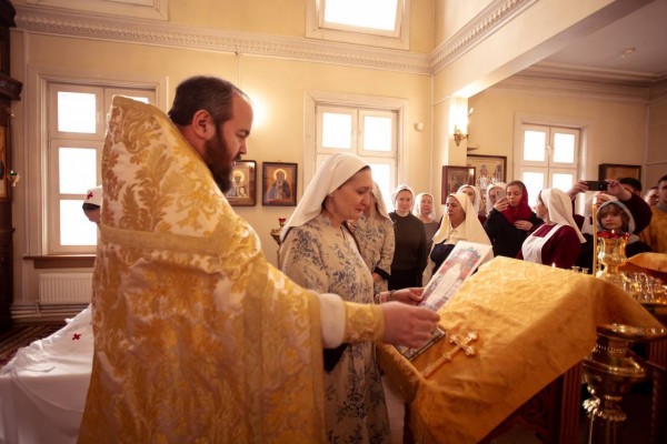 В Знаменском храме д. Марьино состоялось посвящение в сестры милосердия