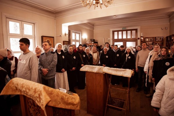 В Знаменском храме д. Марьино состоялось посвящение в сестры милосердия